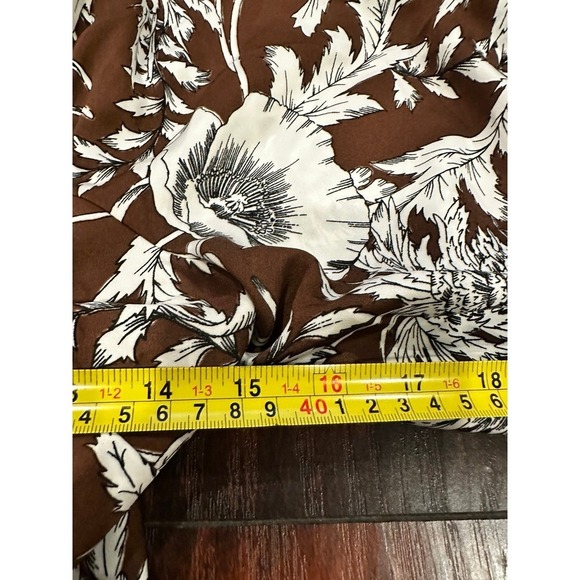 New Express Women's Satin Printed Faux Wrap Tie Back Cropped Top size 2 - Picture 8 of 10